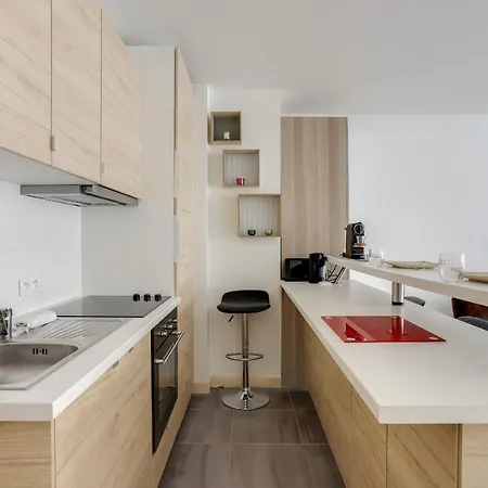 Cozy Studio Near Eiffel Tower By Guestready