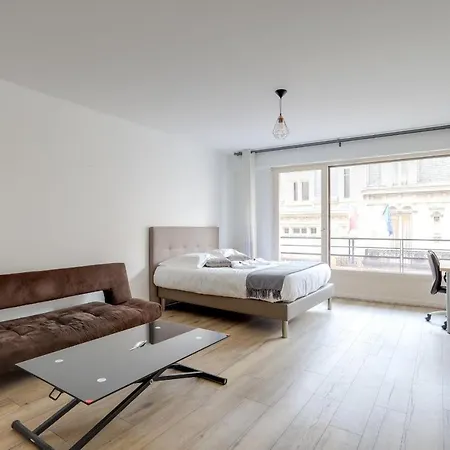 Apartment Cozy Studio Near Eiffel Tower By Guestready