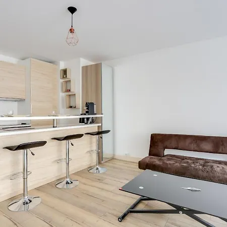 Cozy Studio Near Eiffel Tower By Guestready *
